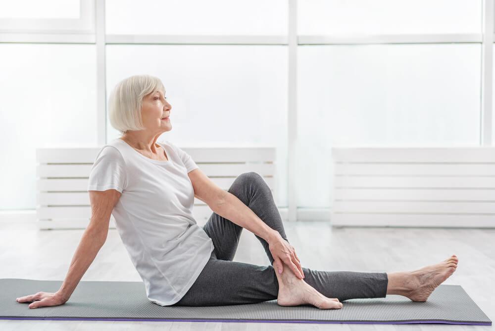 Flexing is a good way for seniors to exercise their feet.
